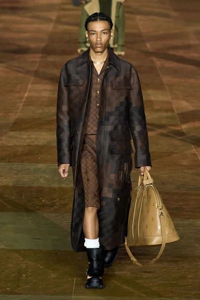 Look 19
